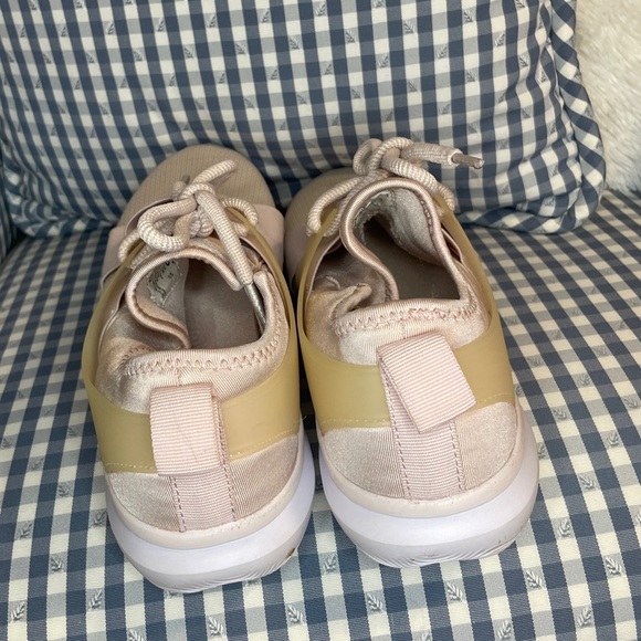 Light Pink Target Running Shoes - Picture 7 of 7